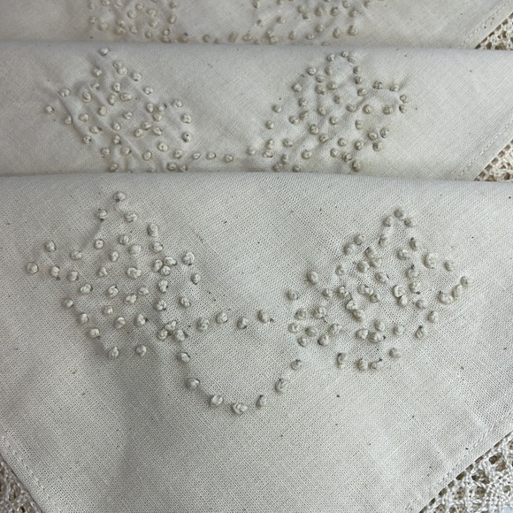 Linen Napkins Set of 4 Crochet Lace Trim Swiss Dot Embroidery Country Pattern - Picture 5 of 9